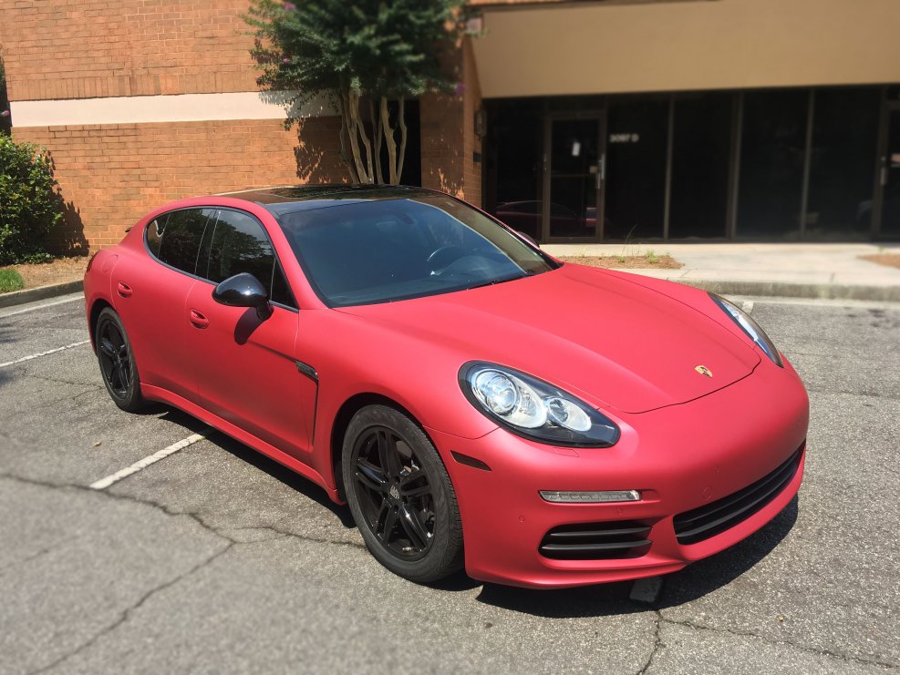 Porsche Panamera красный