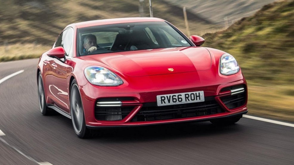 Porsche Panamera 4s Red
