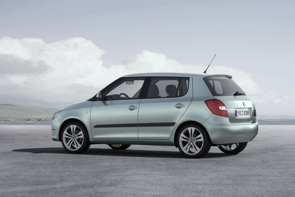 Skoda Fabia 2011 хэтчбек