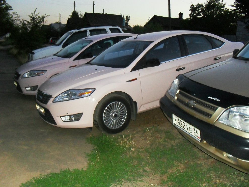 Ford Mondeo розовый
