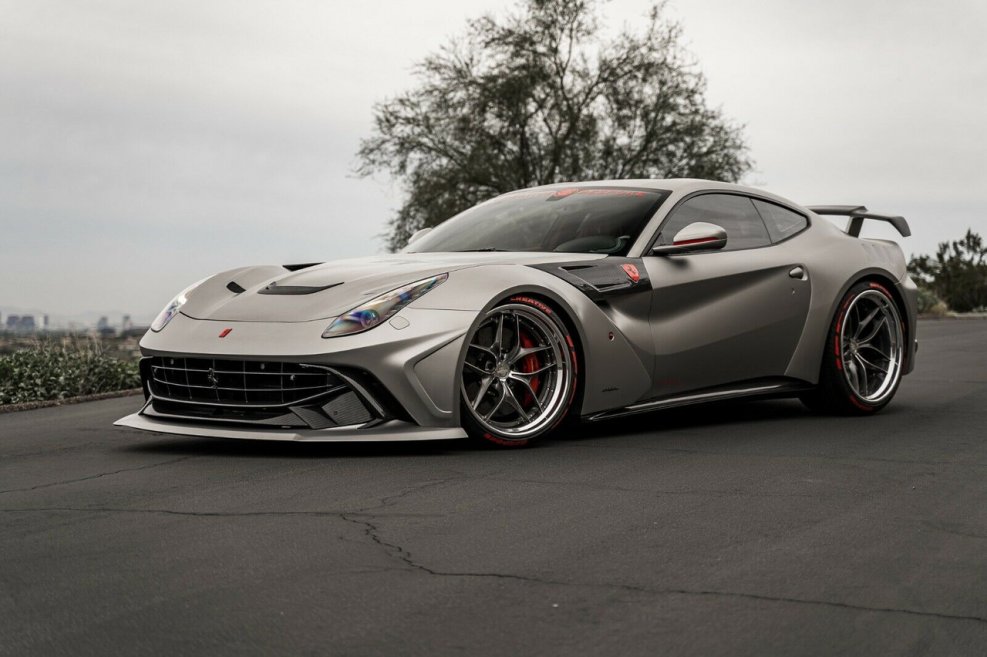 Ferrari ф12 Берлинетта