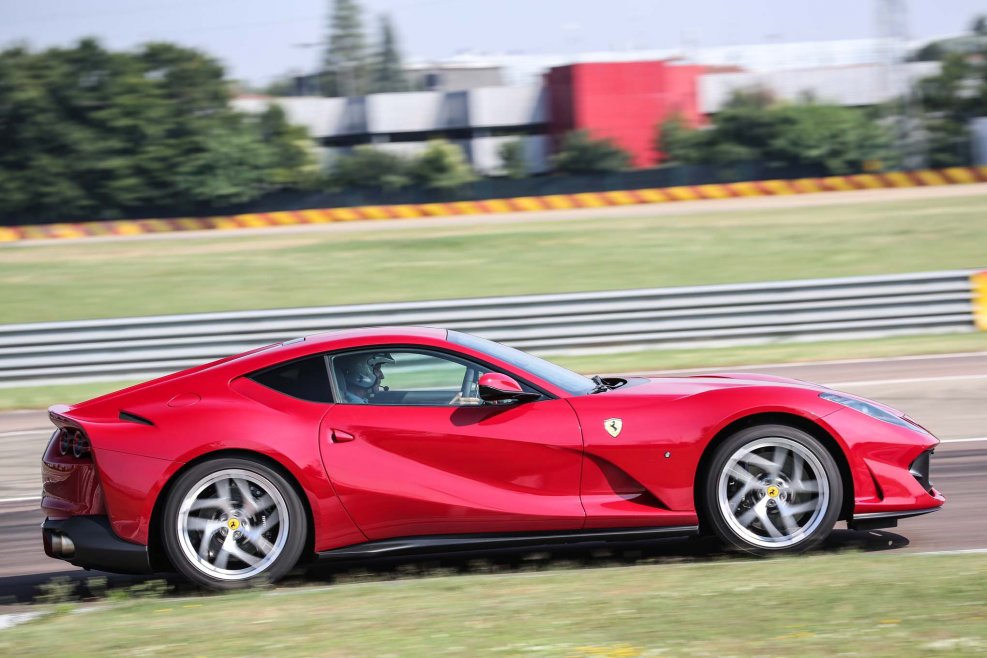 Ferrari 812 Суперфаст