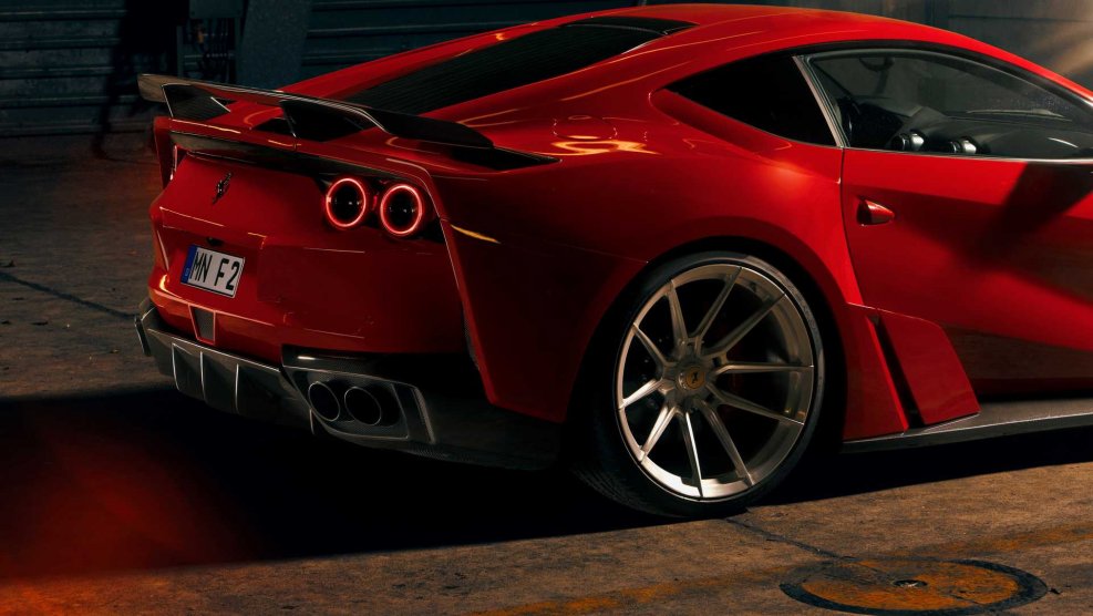 Ferrari 812 Superfast n largo