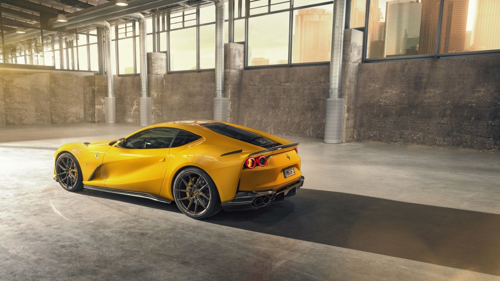 Ferrari 812 Superfast желтая