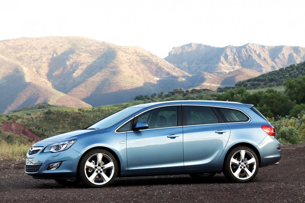 Opel Astra Sports Tourer 2013