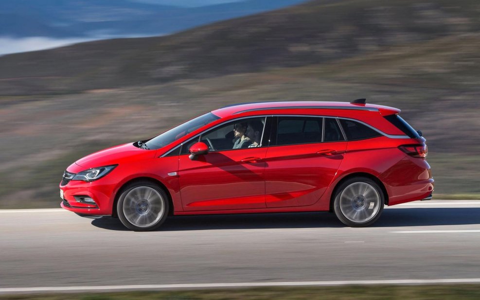 Опель Astra Sports Tourer 2016