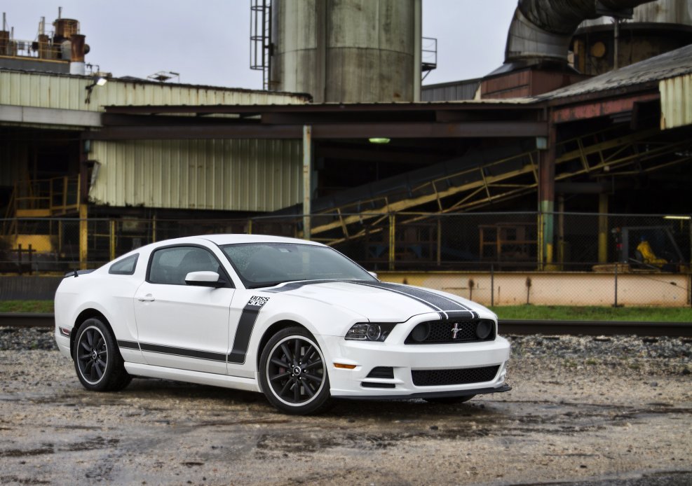 Ford Mustang 2013 белый