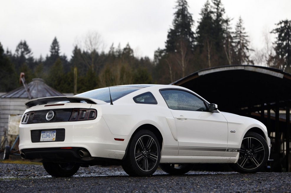Ford Mustang белый