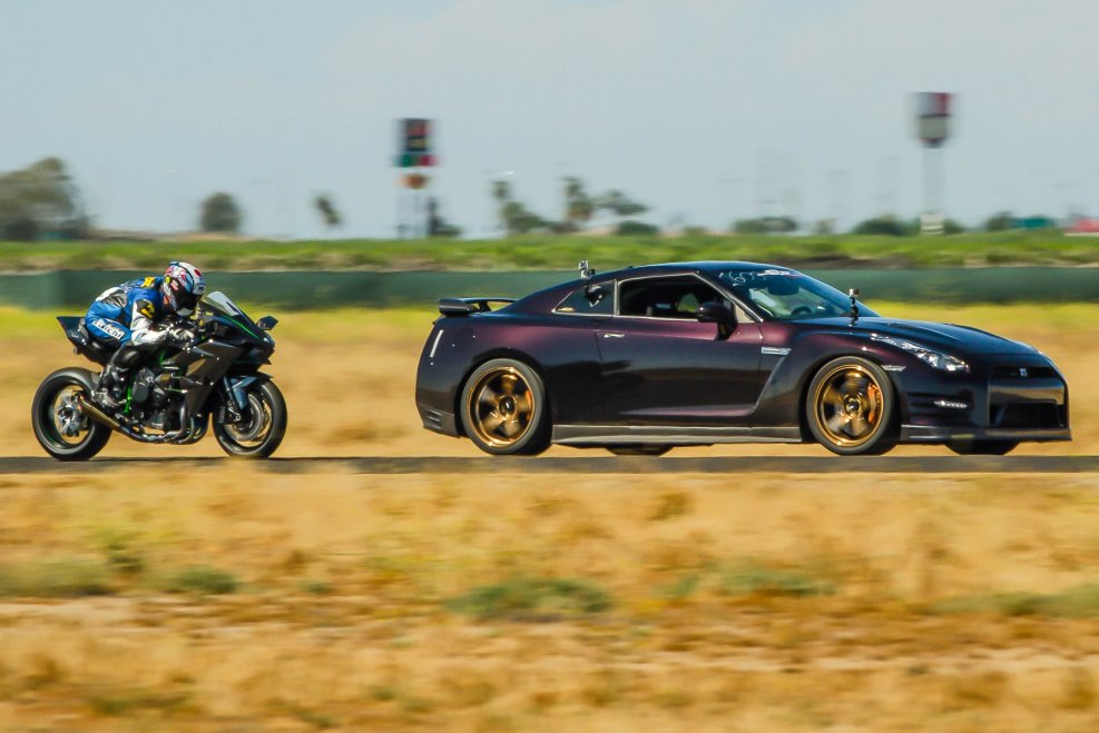Gt-r (r35) vs Kawasaki h2r