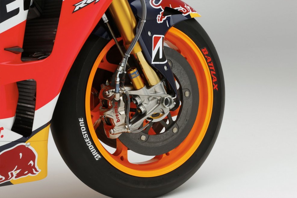 Мотоцикл красный Honda cbr1000rr Fireblade