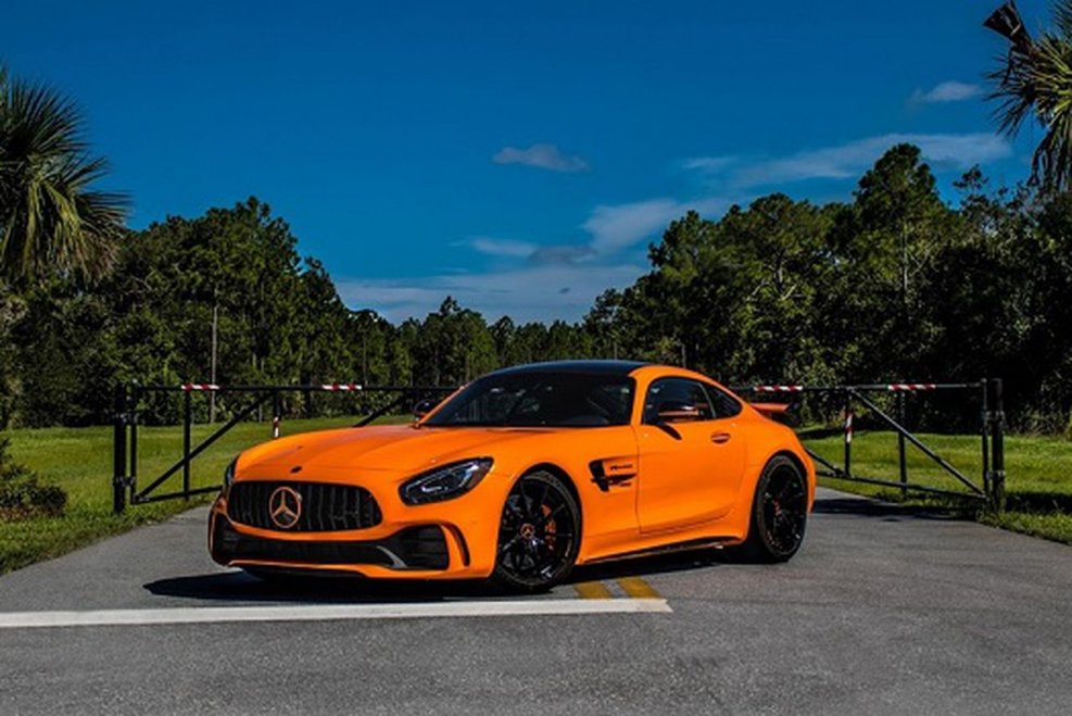 Mercedes AMG GTR оранжевый