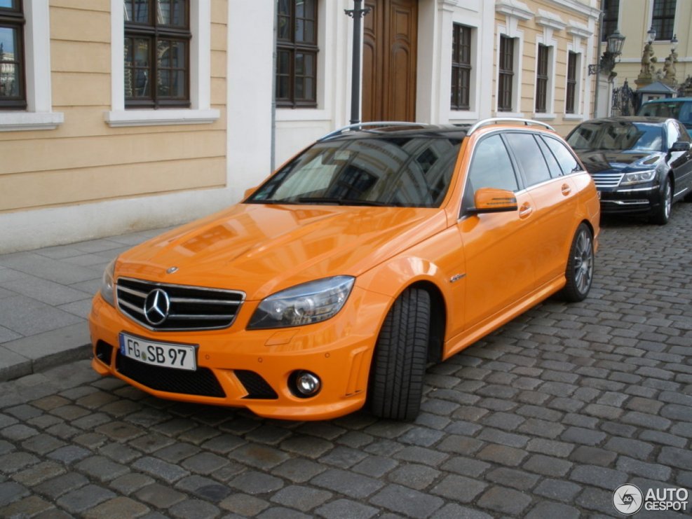 Car spot отзывы. Оранжевый Мерседес Бенц е 200. Мерседес оранж. Оранжевый мерс 2007 года. Мерседес с оранжевым дисплеем.