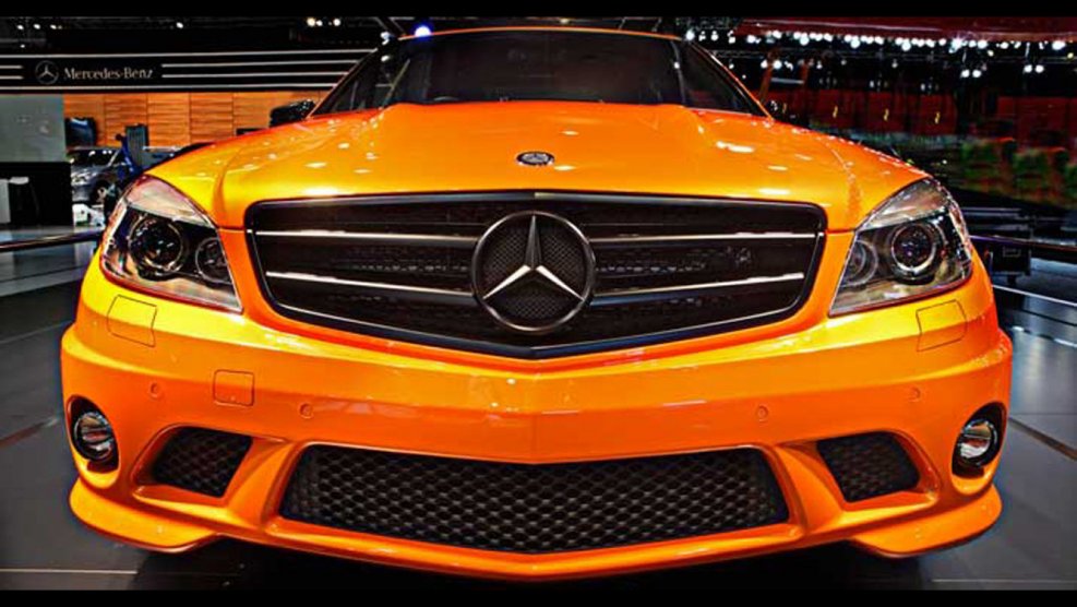 Оранжевый Мерседес Benz
