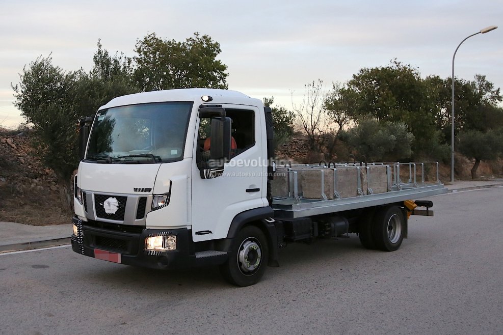 Nissan Cabstar 2015