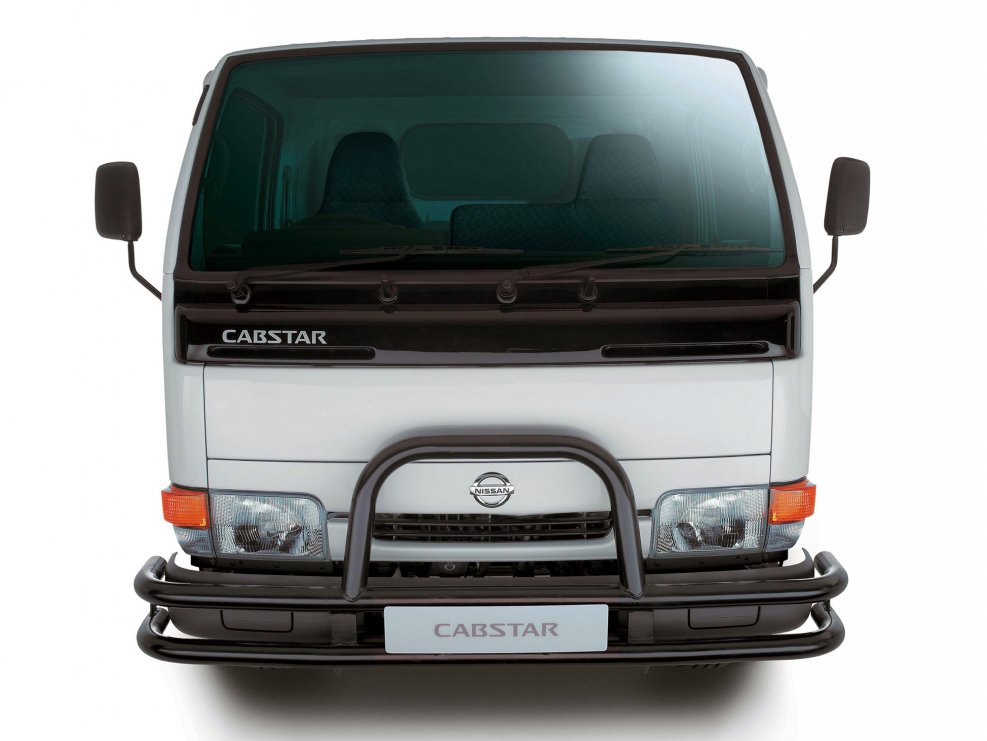 Nissan Cabstar белый