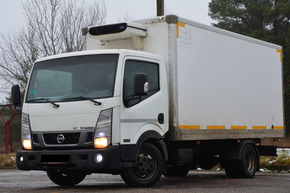 Nissan Cabstar белый