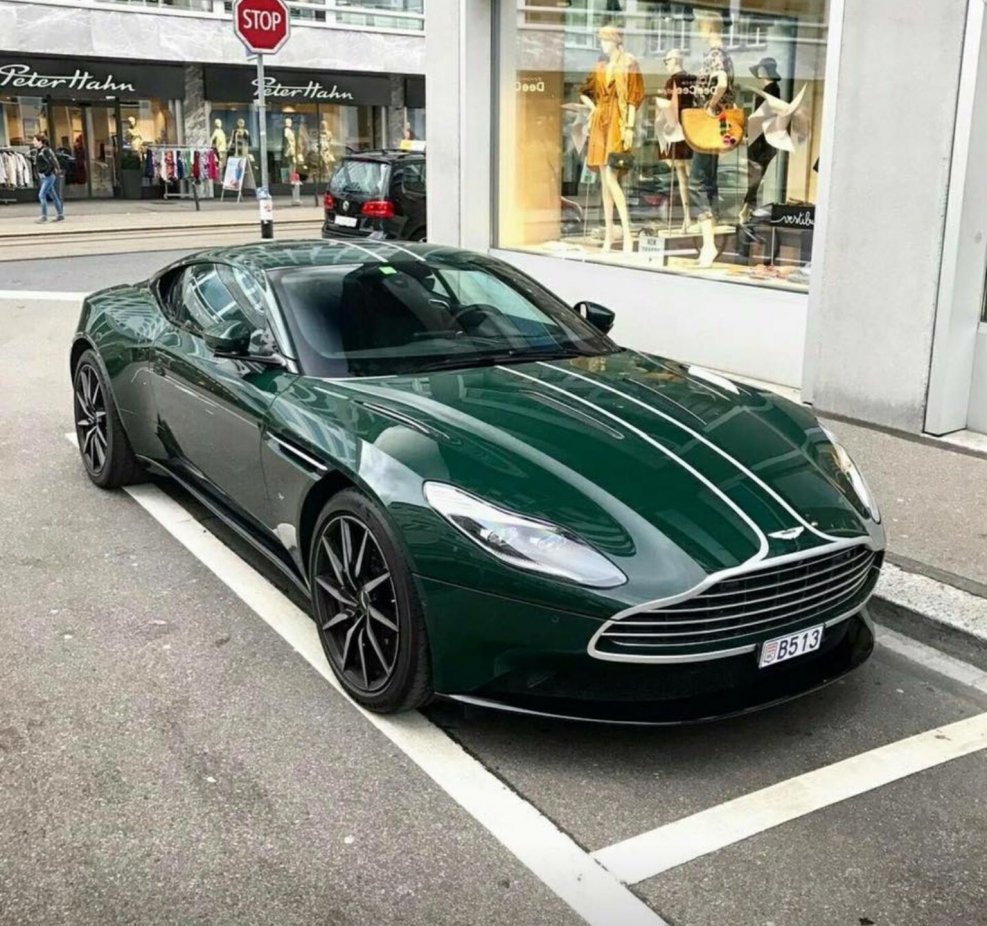 Aston Martin db11 зеленый