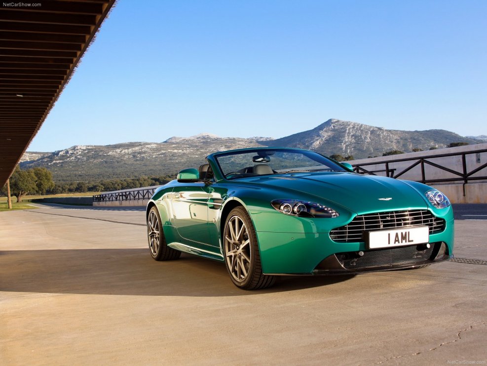 Aston Martin v8 Vantage Roadster 2012