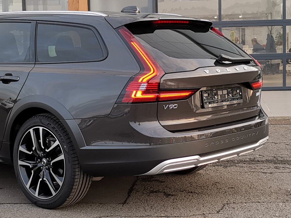 Вольво v90 Cross Country 2020