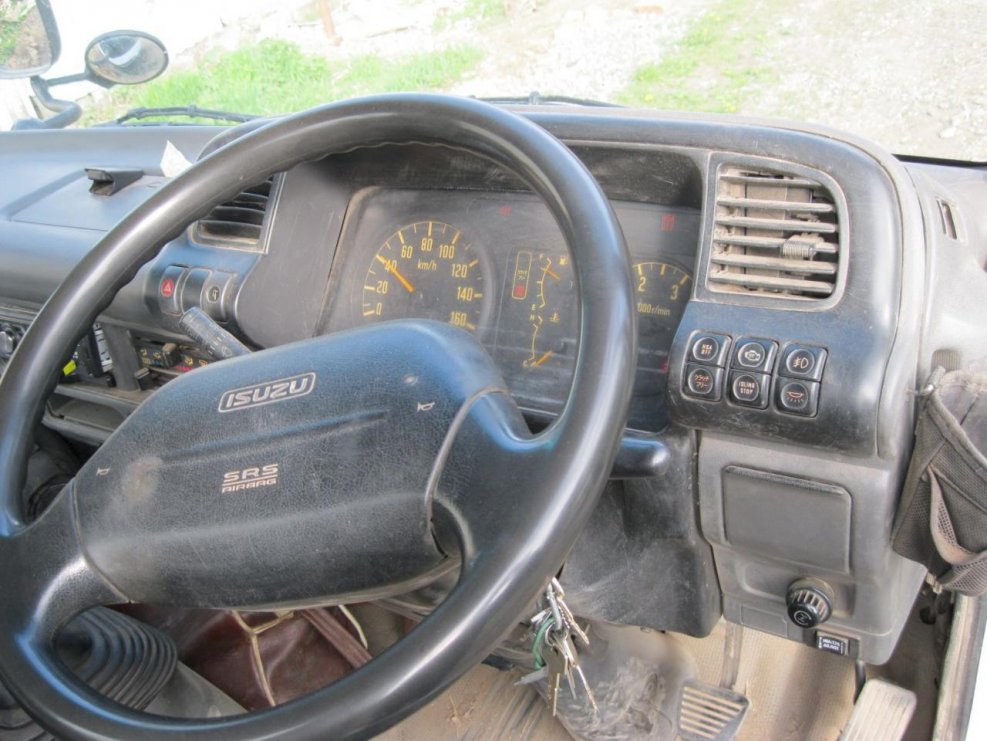 Isuzu Elf 2001 сиденья