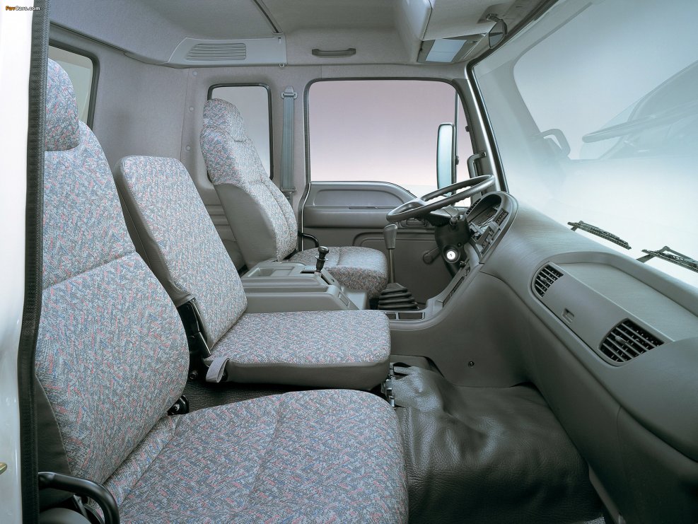 Isuzu NQR 71 салон кабины