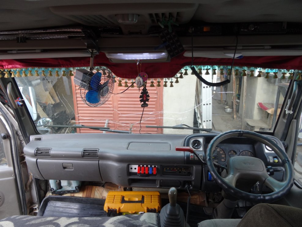Isuzu npr75lm