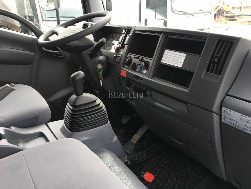 Isuzu Elf 7.5 салон