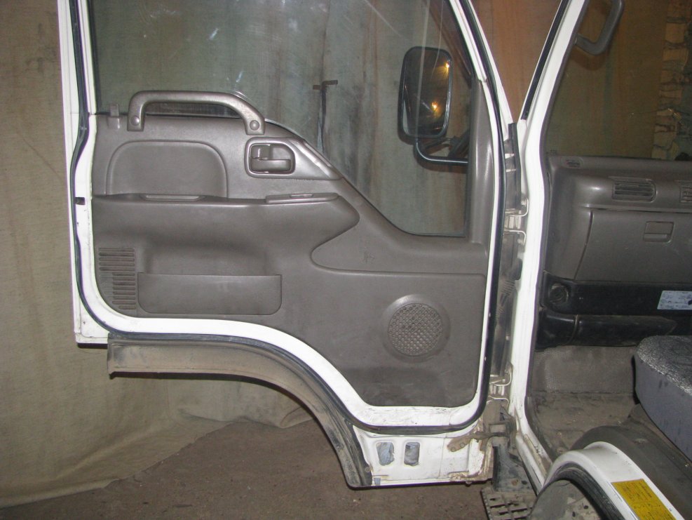 Исудзу Эльф 2010 NSERIES салон