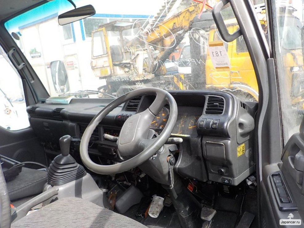 Isuzu Elf 3.5 салон