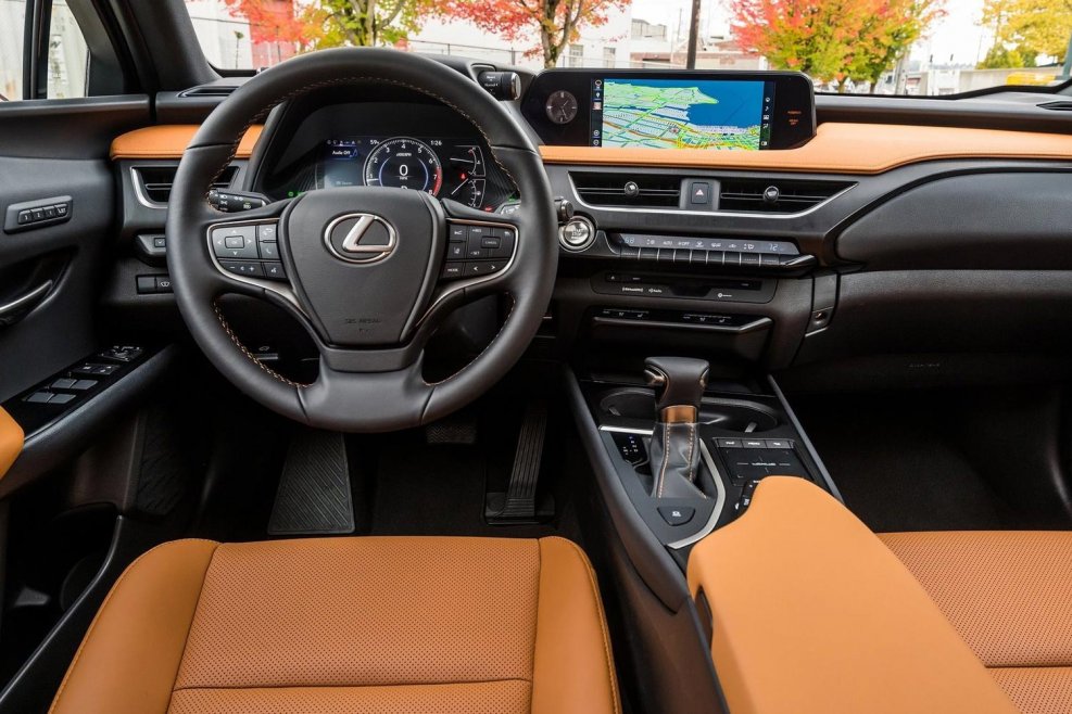Lexus UX 200 салон
