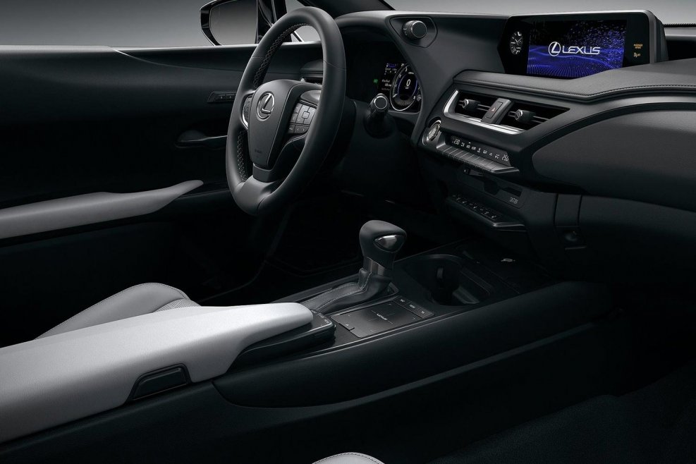 Lexus UX 200 интерьер