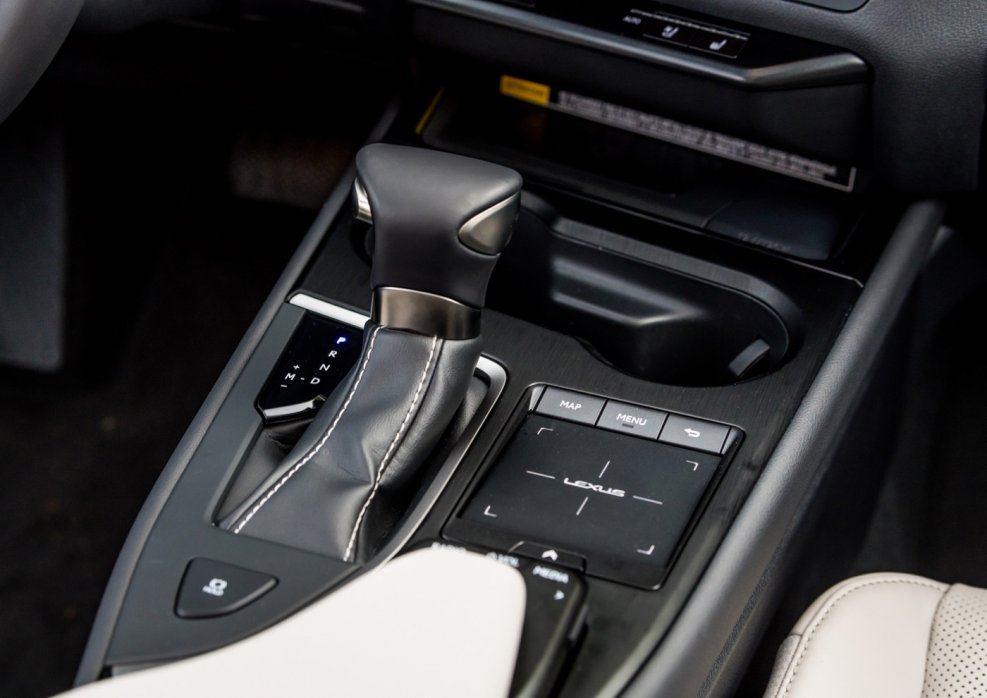Lexus UX 2020 салон