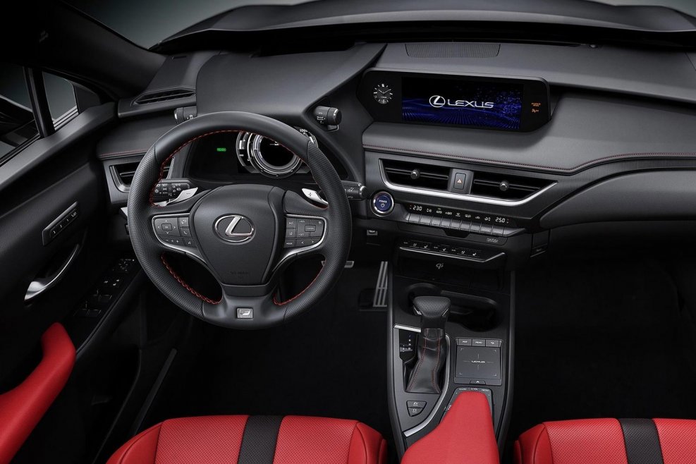 Lexus UX салон