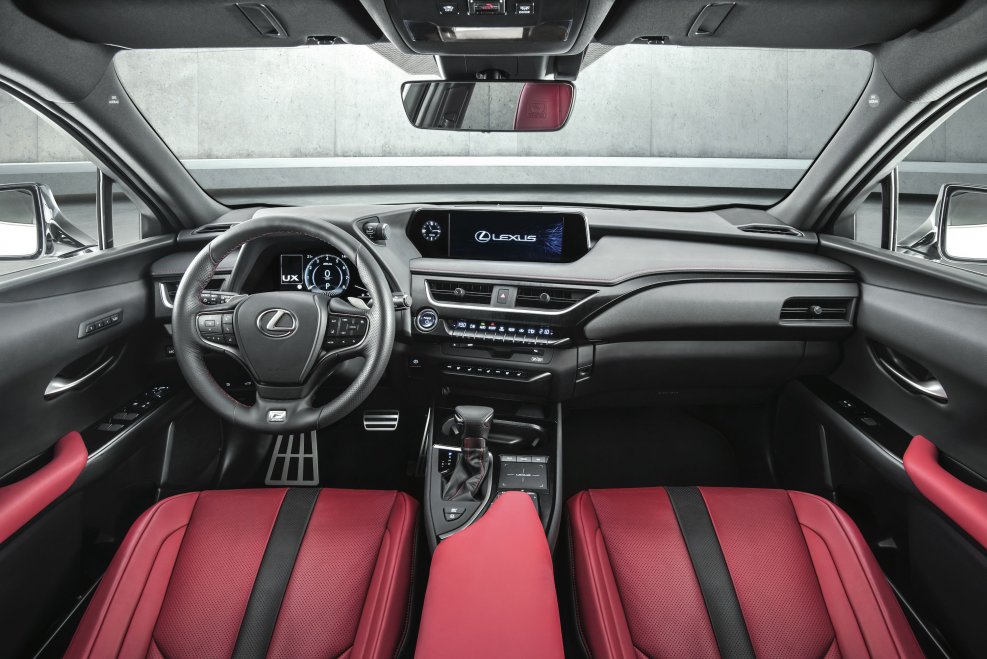 Lexus UX 200 интерьер