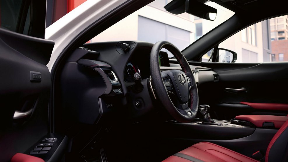 Lexus UX 200 интерьер