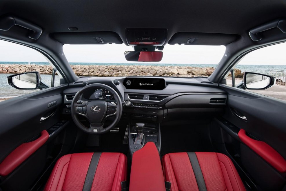 Lexus UX 200 салон