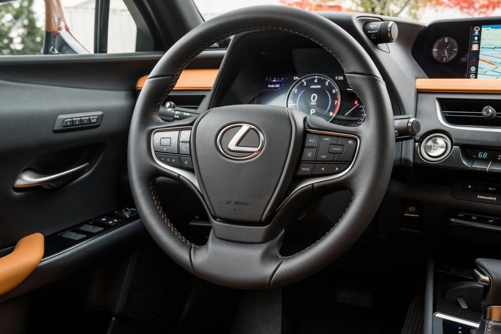 Lexus UX 200 салон