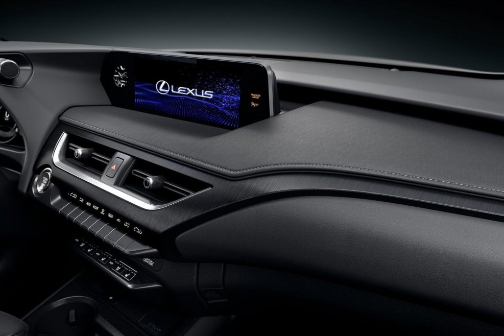 Lexus UX 250h салон