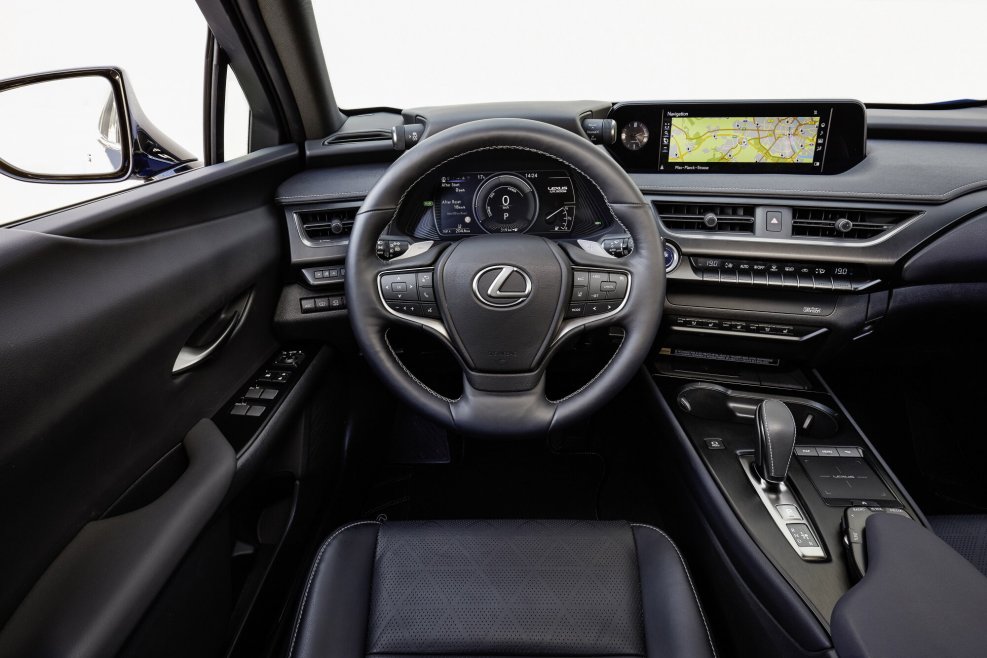 Lexus UX 200 салон