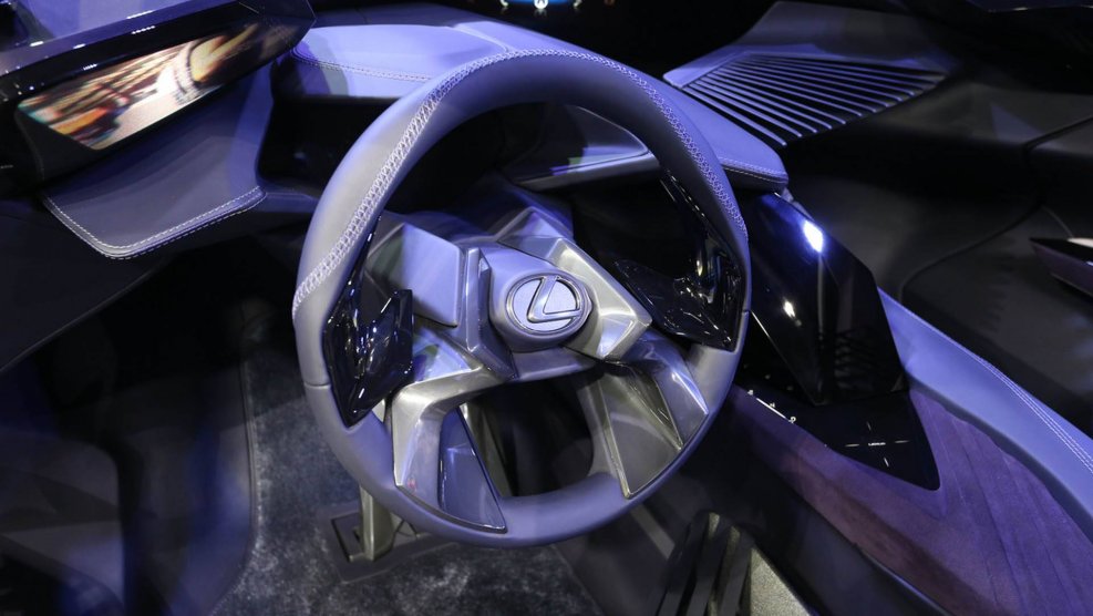 Lexus UX салон