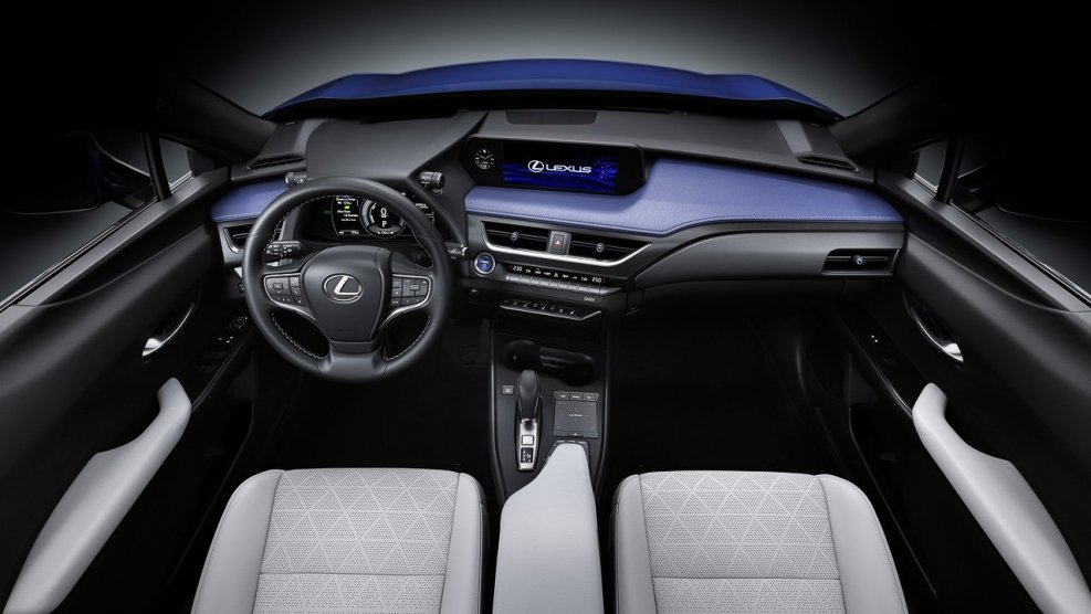 Lexus UX 200 салон
