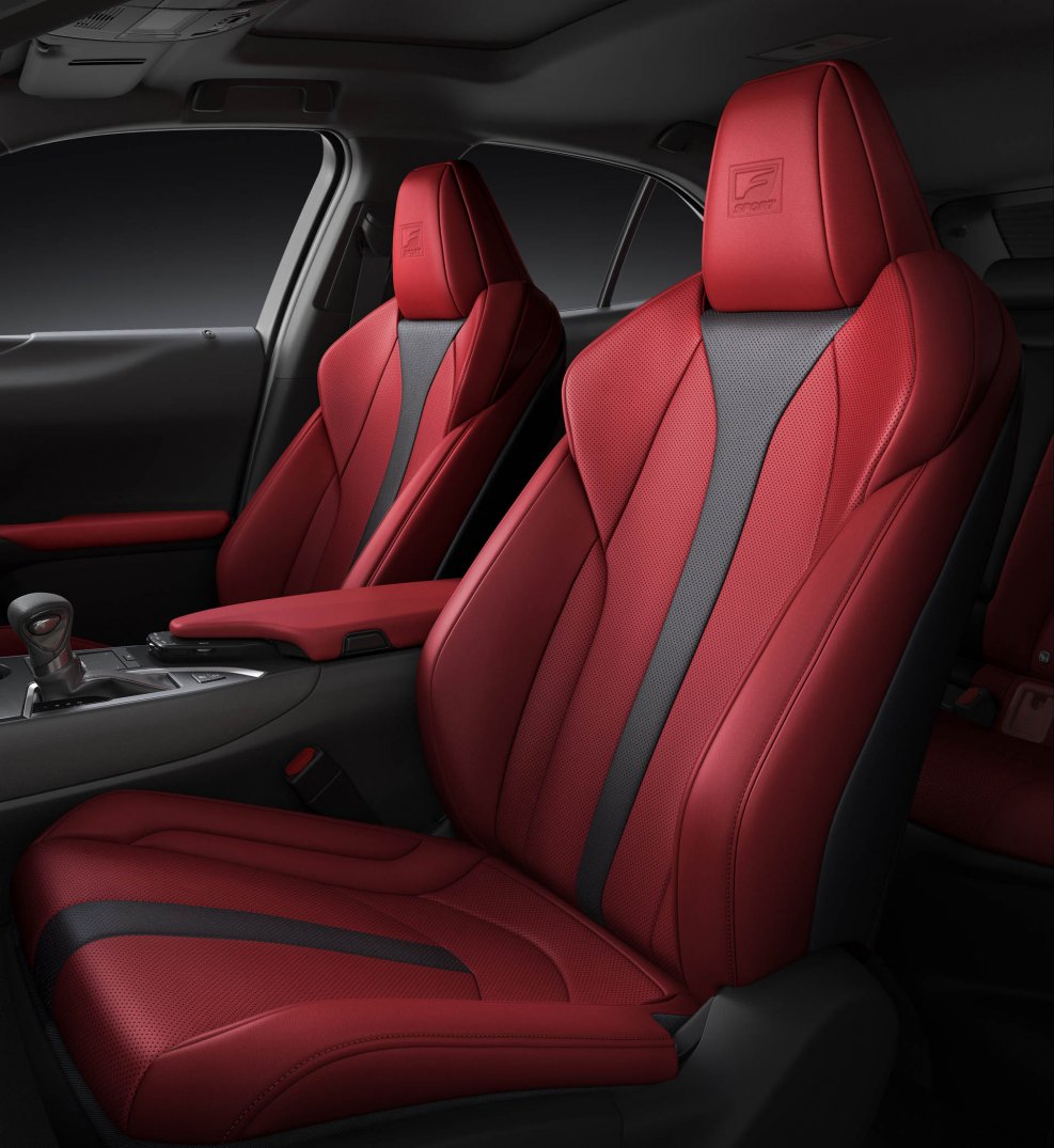 Lexus UX 250h салон