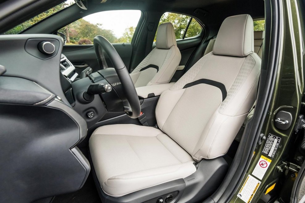Lexus UX 200 салон