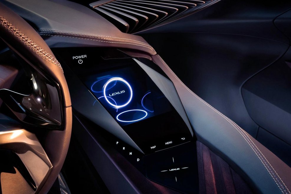 Lexus UX салон