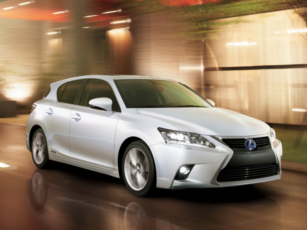 Lexus 200h. 2014 Год