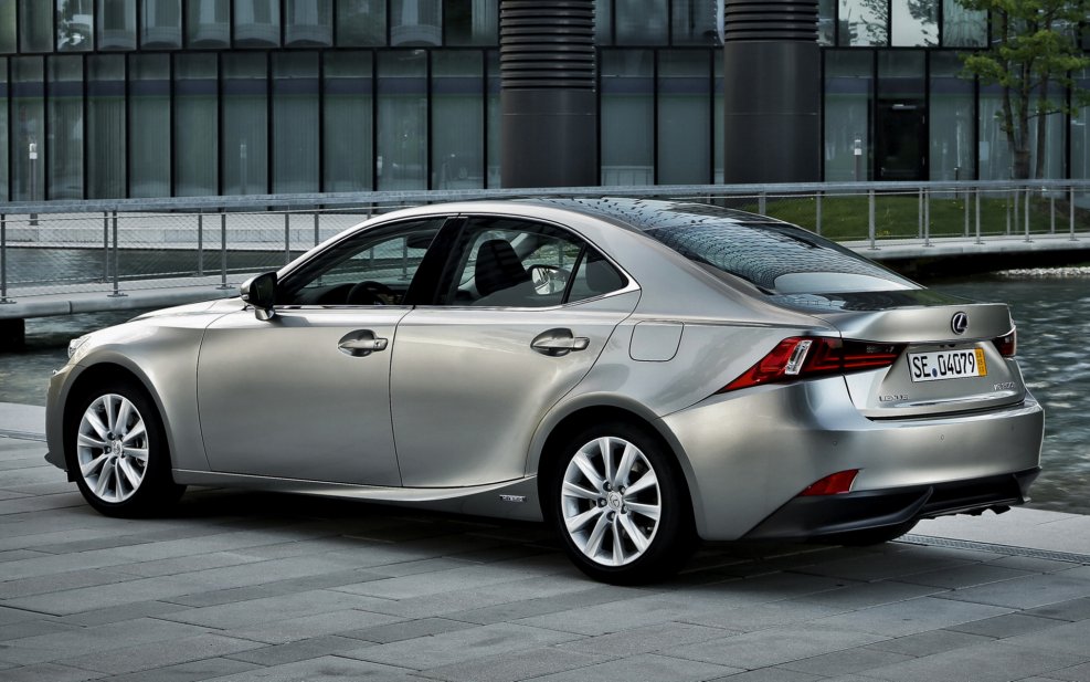 Lexus 300h седан