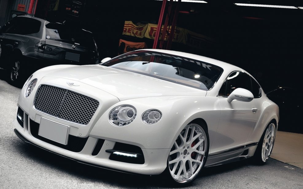 Bentley Continental Supersports золотой