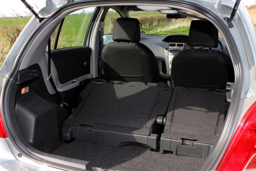 Toyota Yaris 2006 хэтчбек