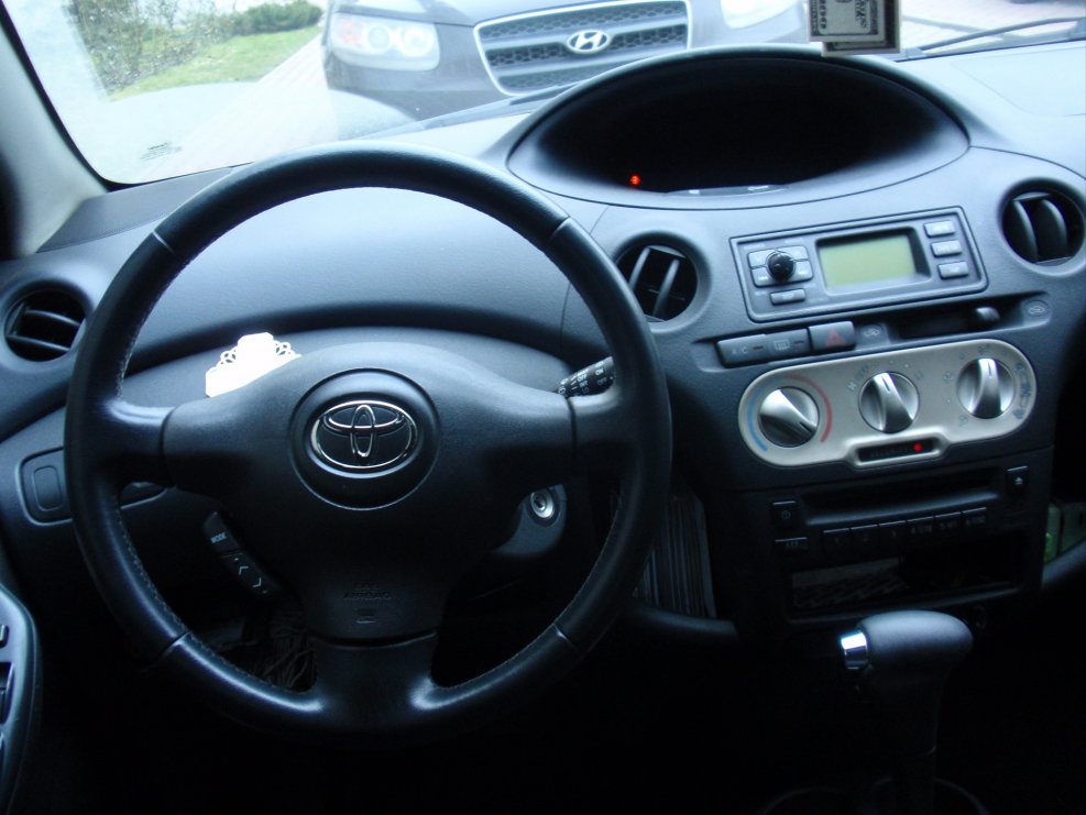 Toyota Yaris 2006 салон