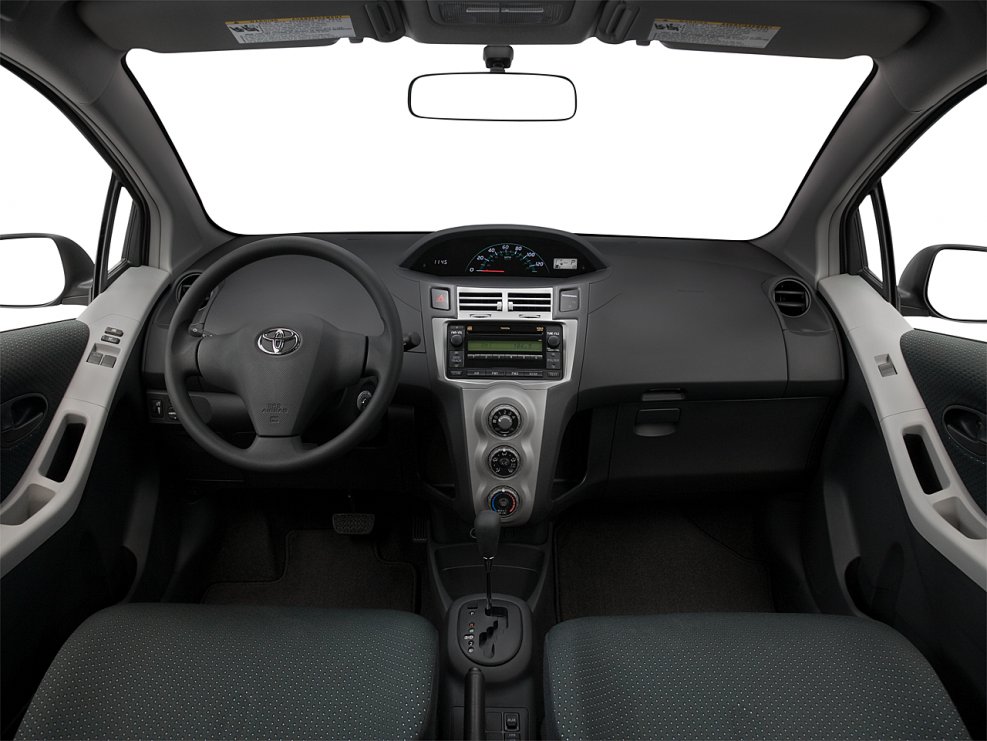 Toyota Yaris 2008 салон